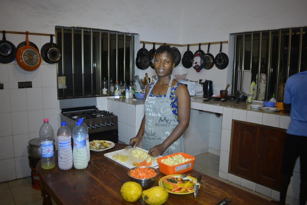 Bed and Breakfast Chez Sabine Abomey Exterior foto