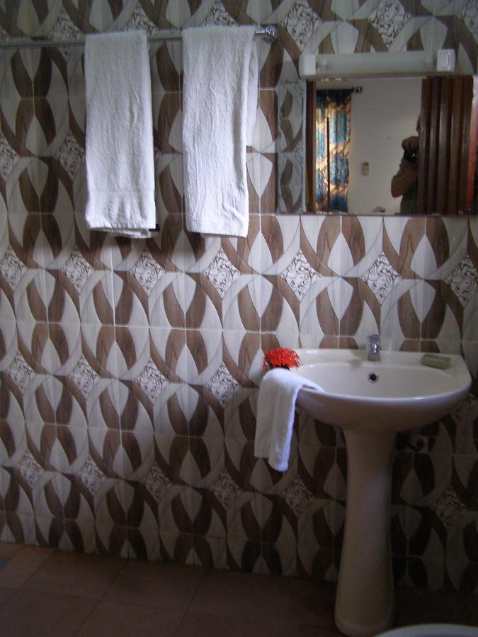 Bed and Breakfast Chez Sabine Abomey Exterior foto